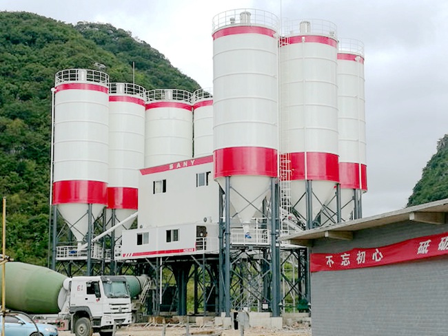 300噸水泥罐施工現(xiàn)場(chǎng) 300噸水泥罐施工現(xiàn)場(chǎng)